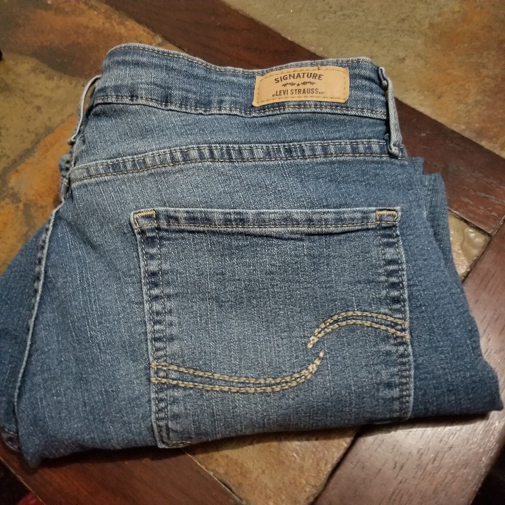Women's Signature by Levi Strauss modern Cropped Capri 14 - Picture 9 of 12